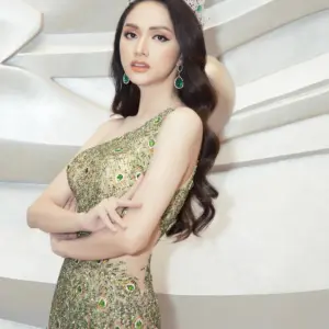 CA SĨ HƯƠNG GIANG