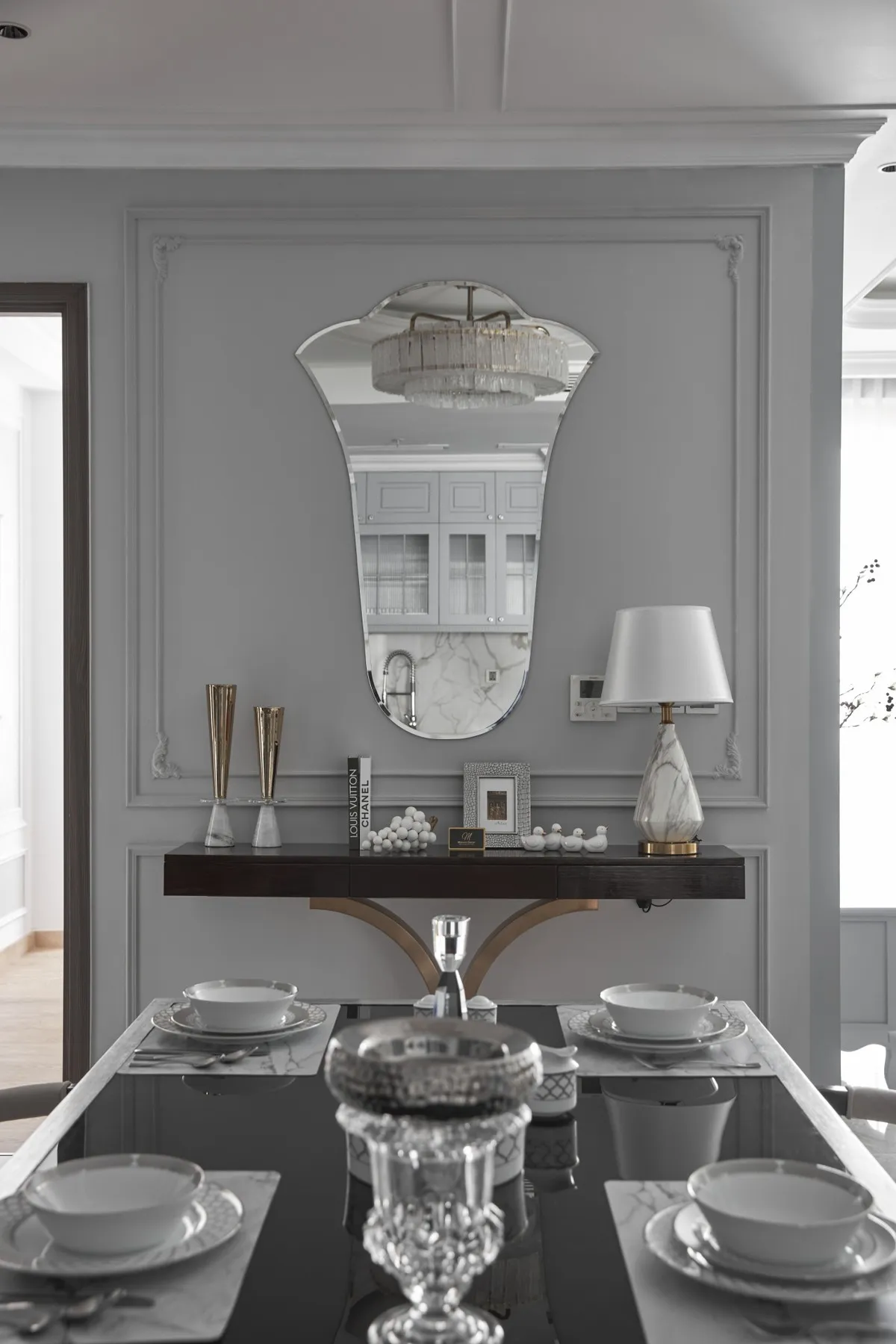 NHÀ MẪU MIDTOWN PHONG CÁCH BÁN CỔ ĐIỂN