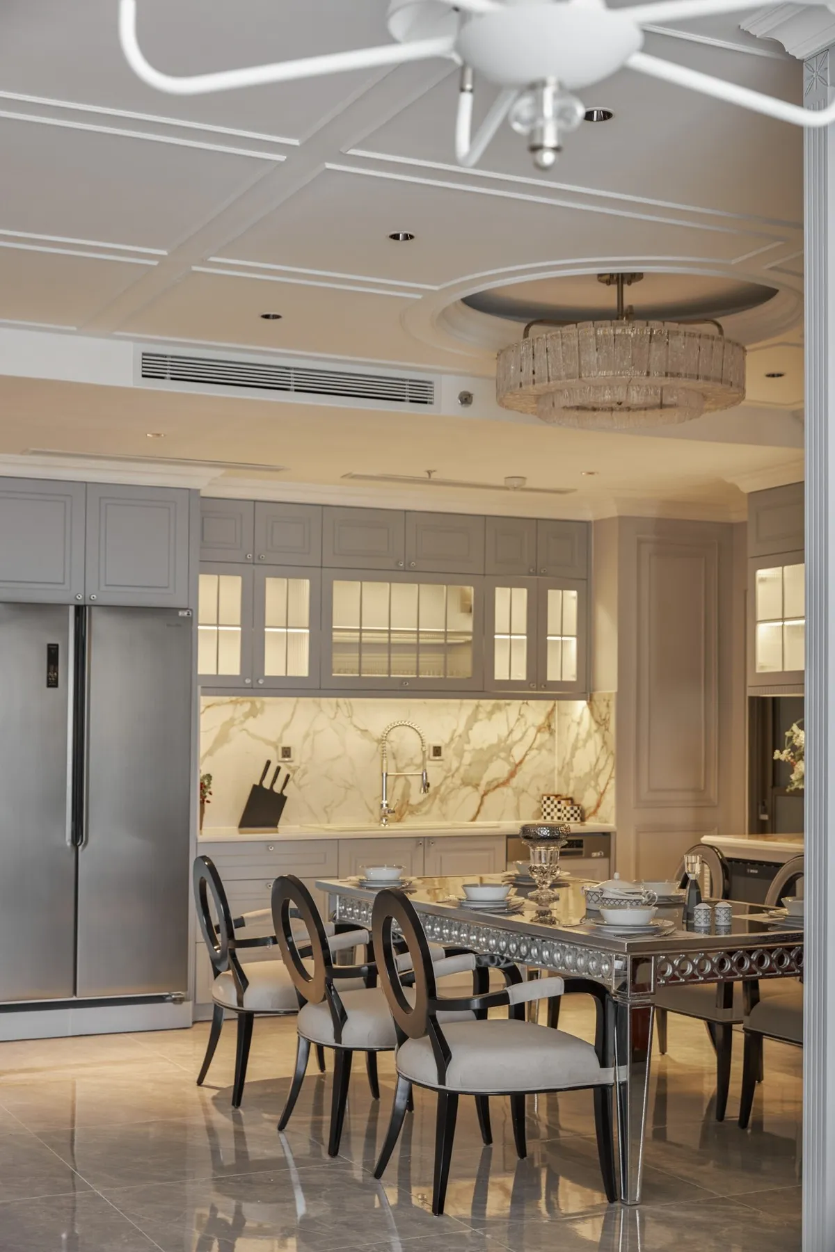 NHÀ MẪU MIDTOWN PHONG CÁCH BÁN CỔ ĐIỂN