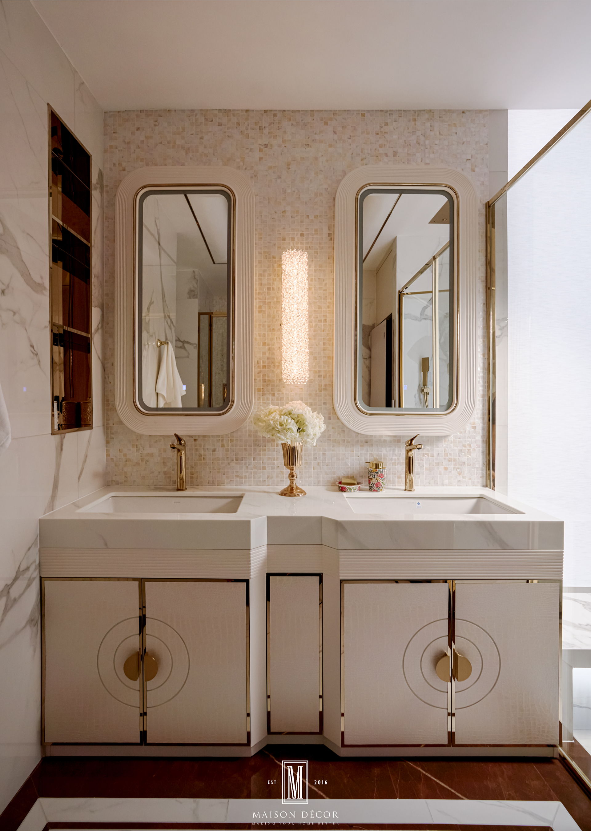 Lavabo đôi với gương bo góc viền kim loại
