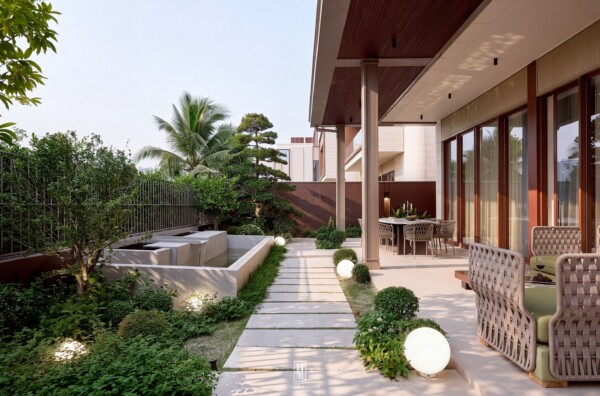 Thiết kế sân vườn biệt thự kết hợp hồ cảnh quan